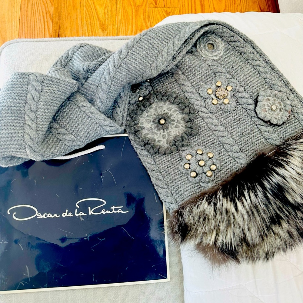 Oscar de la Renta F07 collection with 3D flowers and mink fur trim